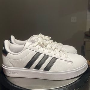 Adidas Grand court size 7